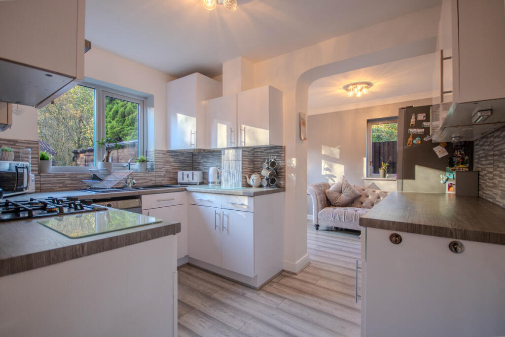 House in Caerphilly, Hendredenny, Penyrheol Trecenydd & Energlyn - More