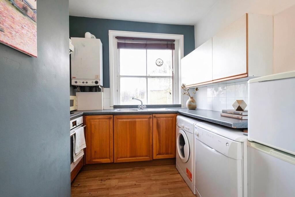 Apartment in London - View 5