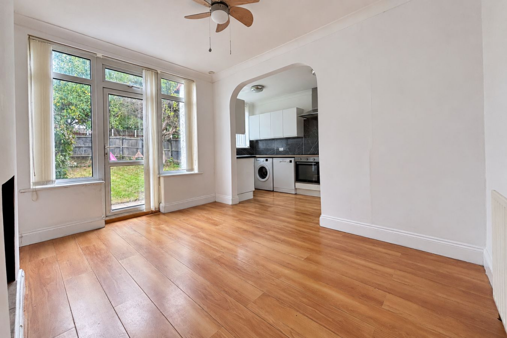 Aylesford Avenue, Beckenham, BR3 photo 2
