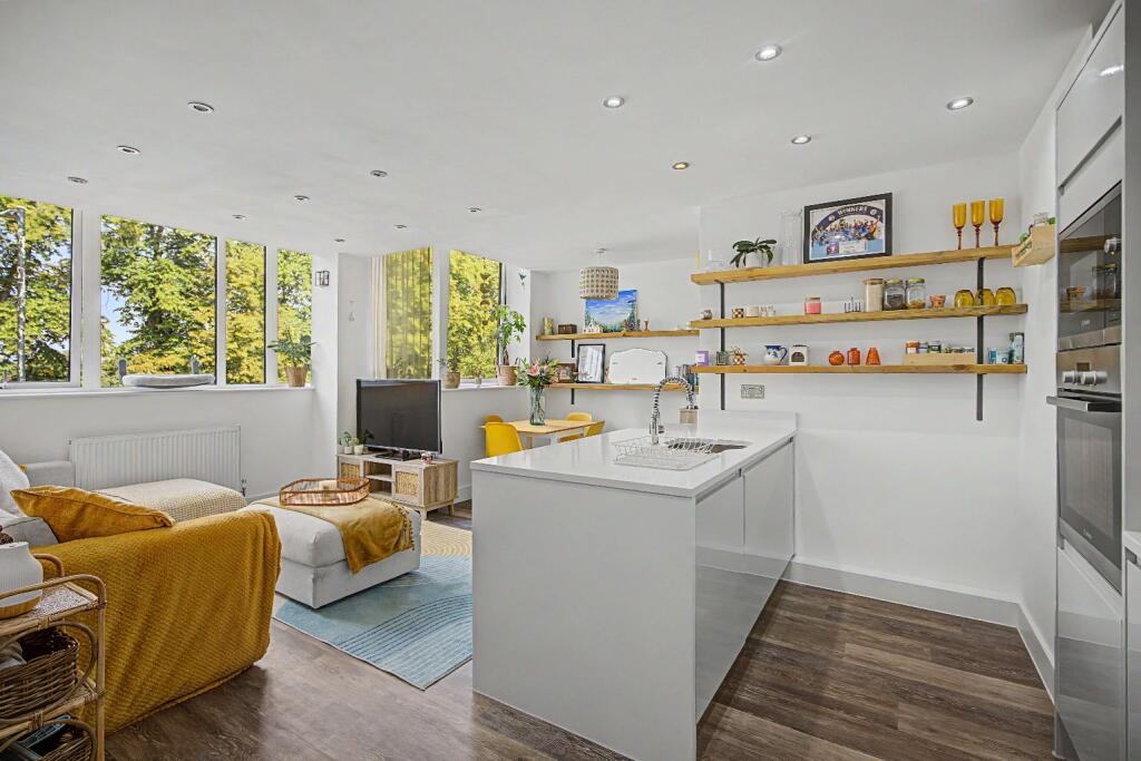 Apartment in Trafford, Greater Manchester - View 4
