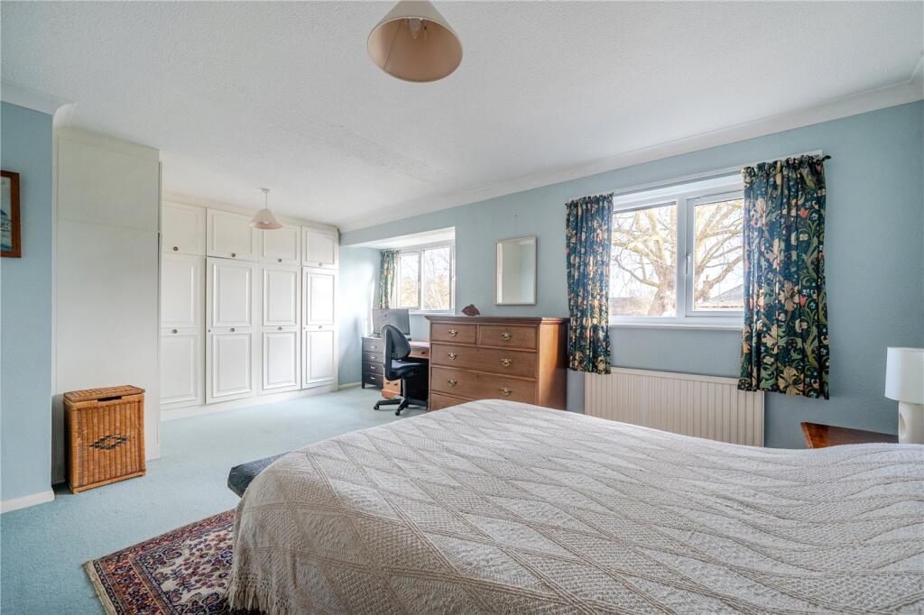 House in Waverley, Farnham - More