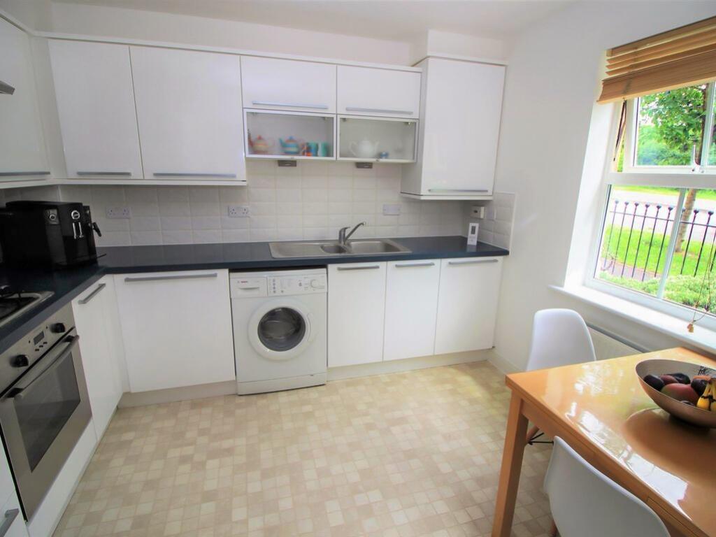 Eastbury Way, North Swindon, SN25 photo 4