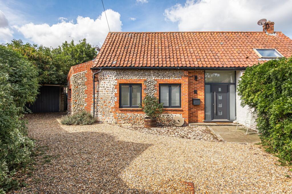 Main image of property: Chain Free in Kelling