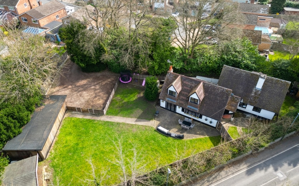 5-bed detached on High Street, Sandhurst, Berkshire, GU47, £850,000