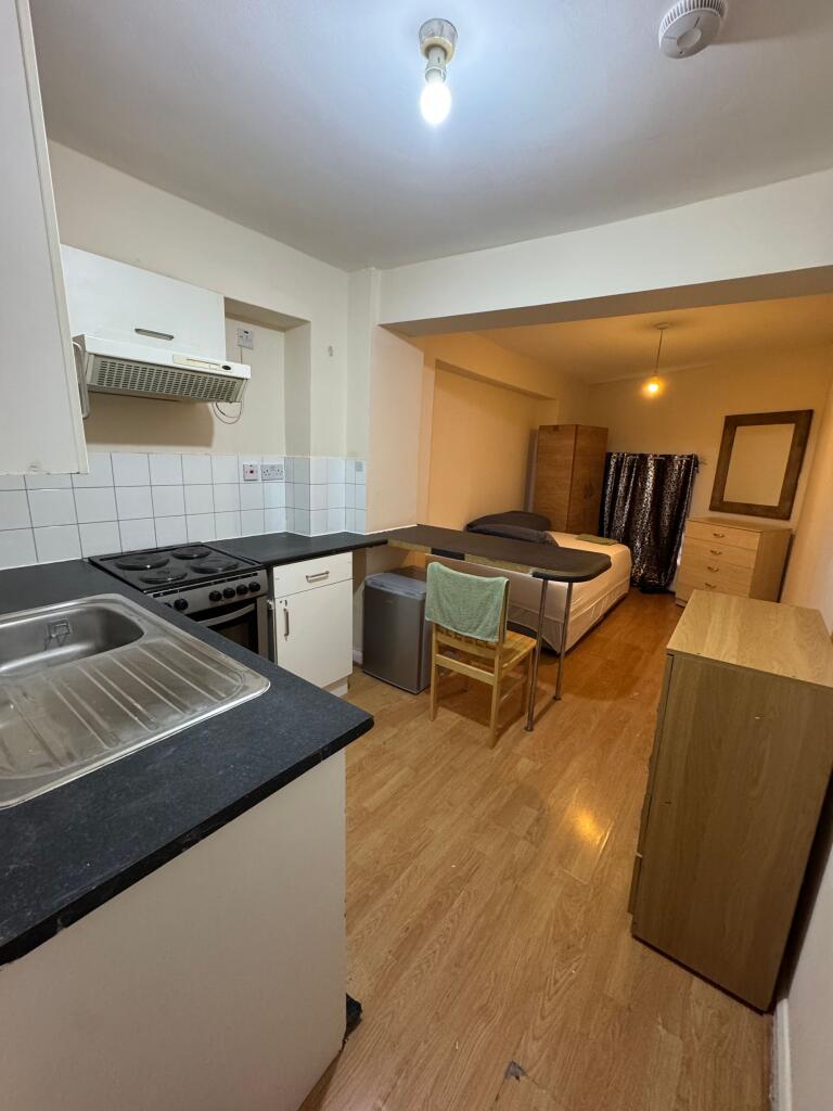Studio flat for rent