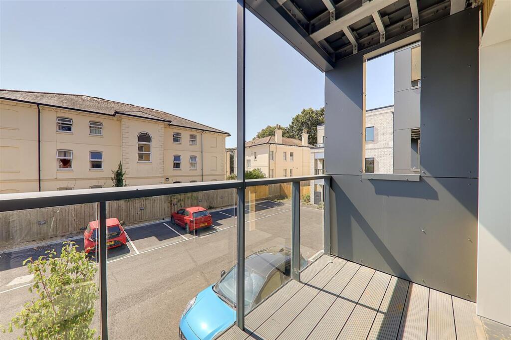 Apartment in Brighton - View 4