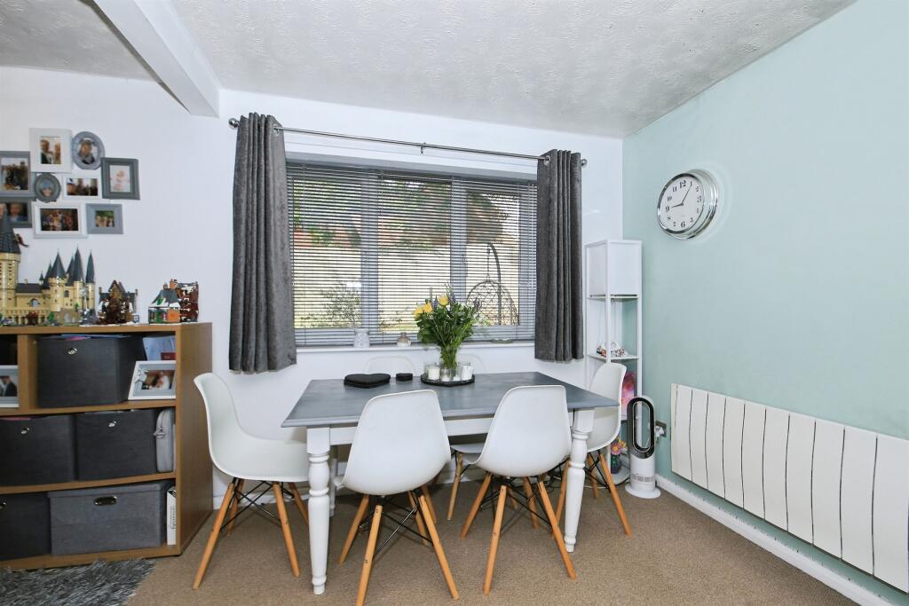 House in Huntingdonshire, Yaxley - More