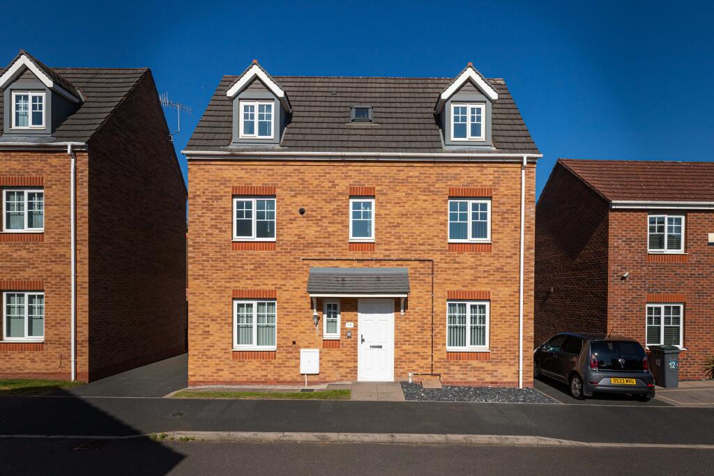 Main image of property: 14 Waterlily Close, Stoke-On-Trent, Staffordshire ST1 5PY