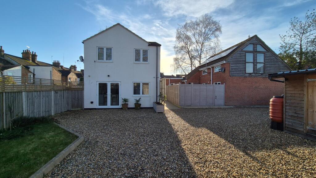 Main image of property: Chiltern Road, Dunstable, LU6