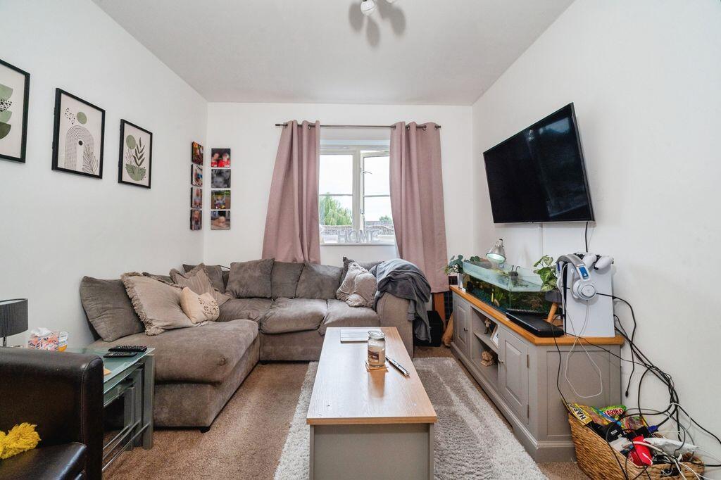 Apartment in Louth - More