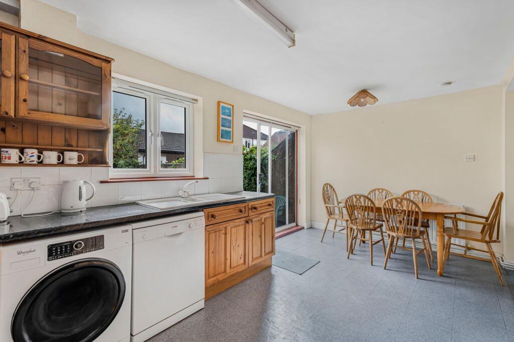 Perimeade Road, Perivale, Greenford, UB6 photo 2