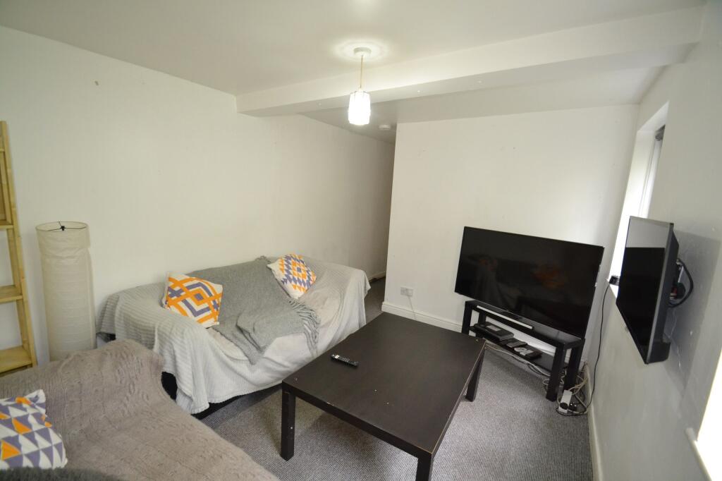 2 bedroom house share for rent