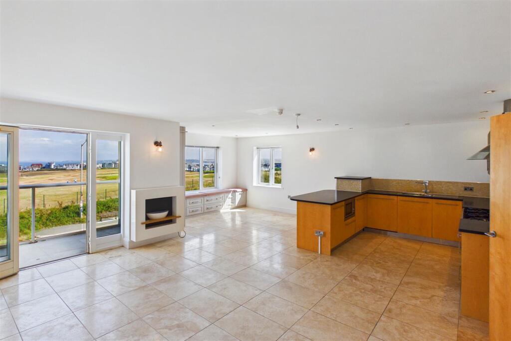 Apartment in Truro - View 4
