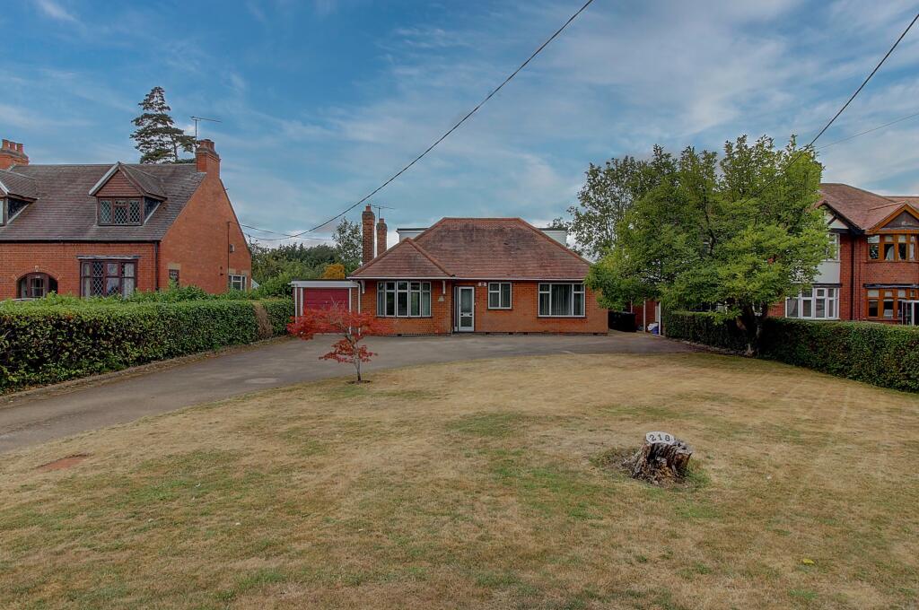 4-bed detached on Nuneaton Road, Bulkington, CV12, £500,000