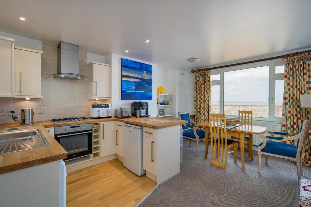 1-bed flat on Cowes, Isle of Wight, £155,000
