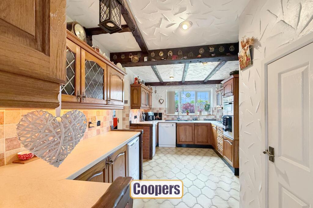 House in Nuneaton and Bedworth, Warwickshire - View 4