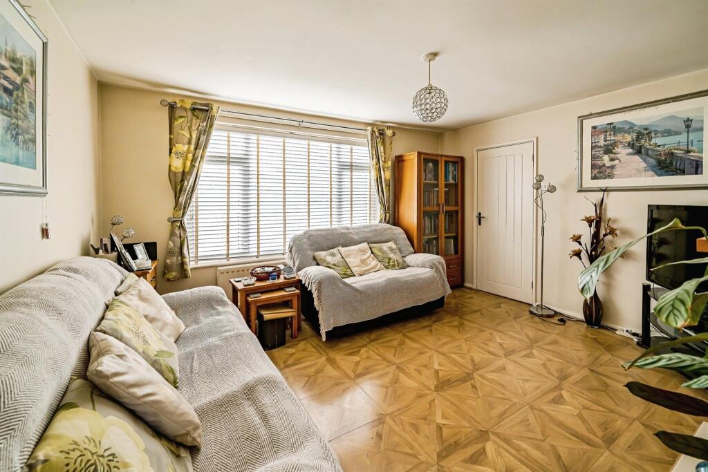 Baldwin Road, Burnham, Slough photo 4