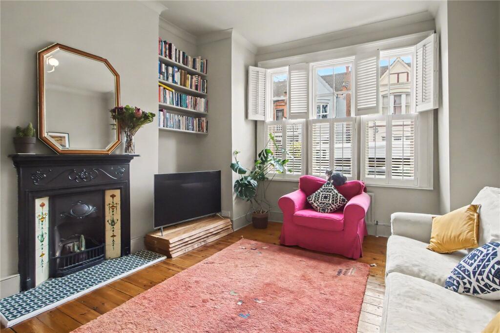 Main image of property: Rathcoole Gardens, London, N8