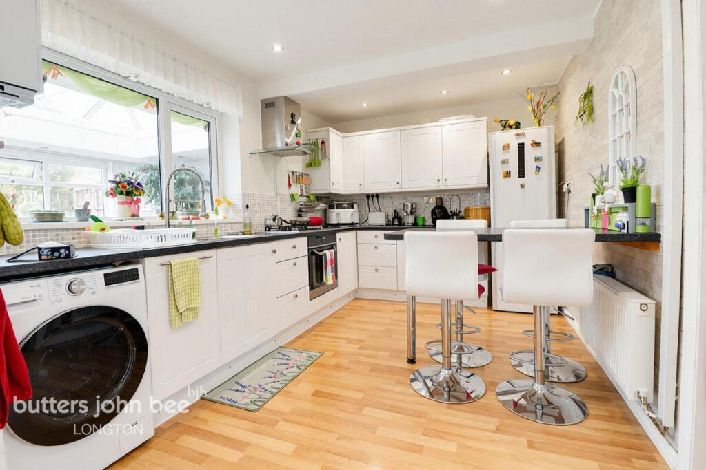 House in Stoke-on-Trent - View 4