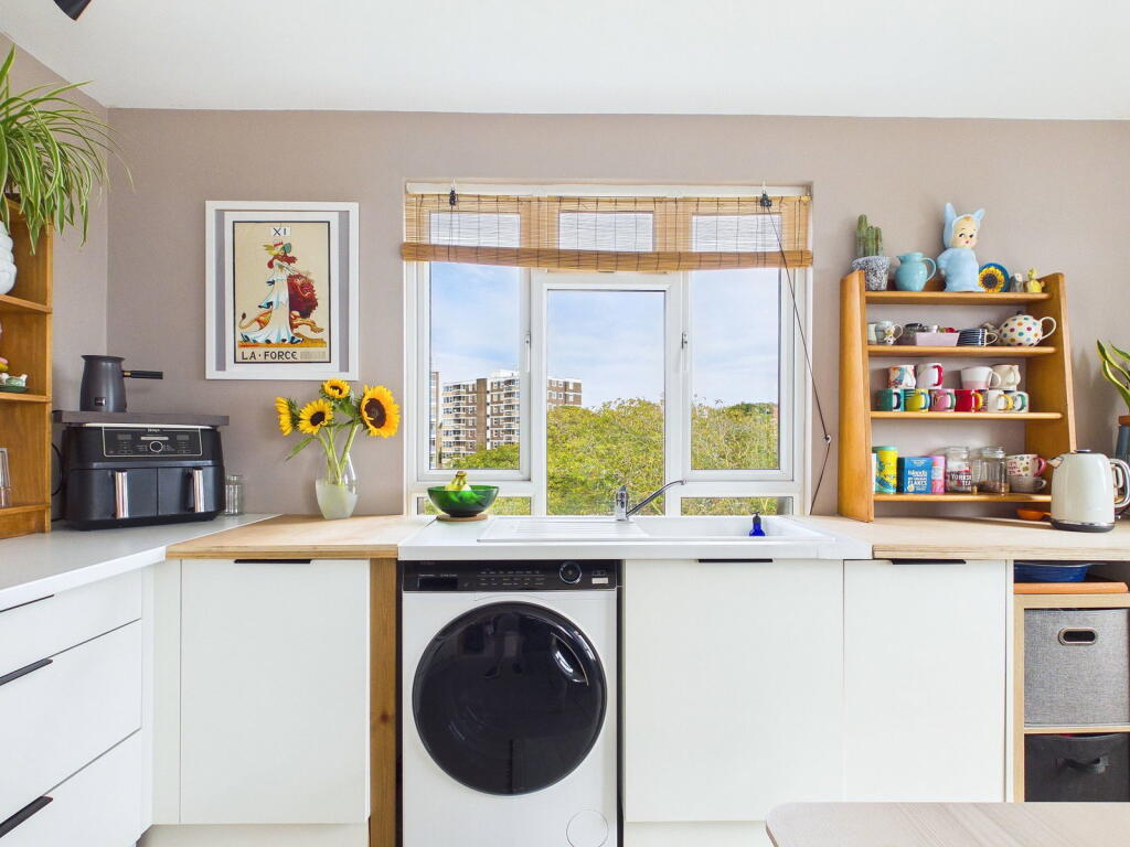 Apartment in Brighton - More