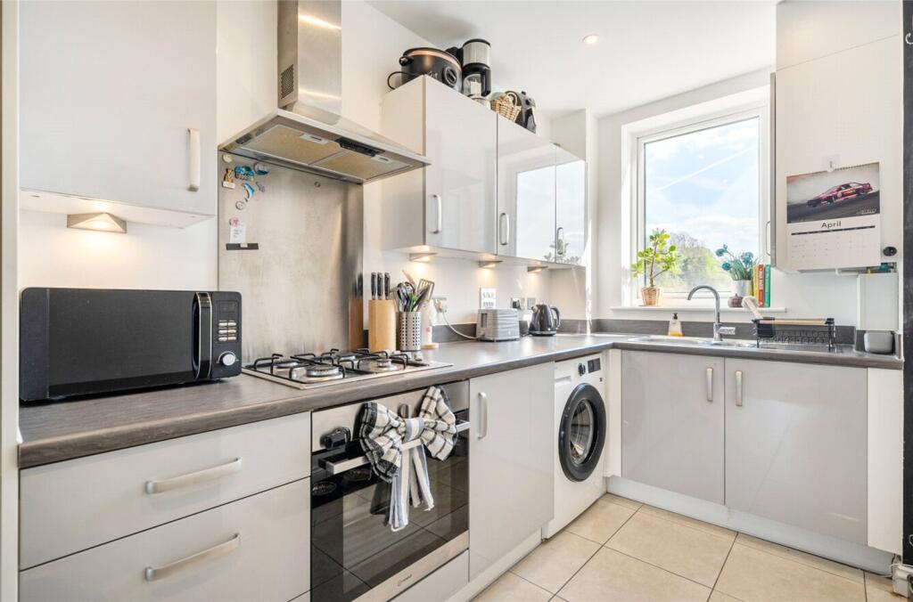 Apartment in Dartford, Castle Hill, Ebbsfleet Valley - View 3