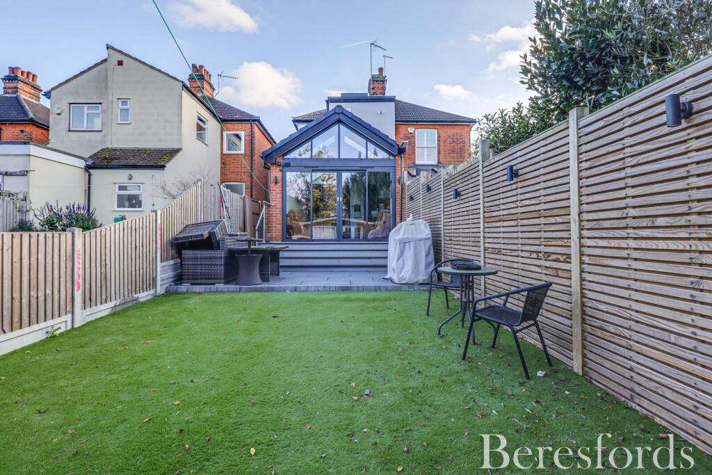 House in Brentwood - View 3