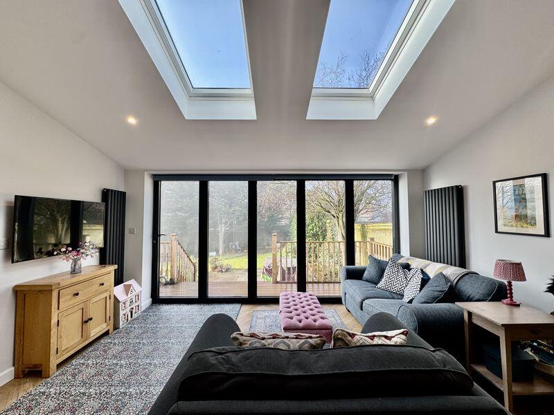 Popular Location - Stunning House photo 2