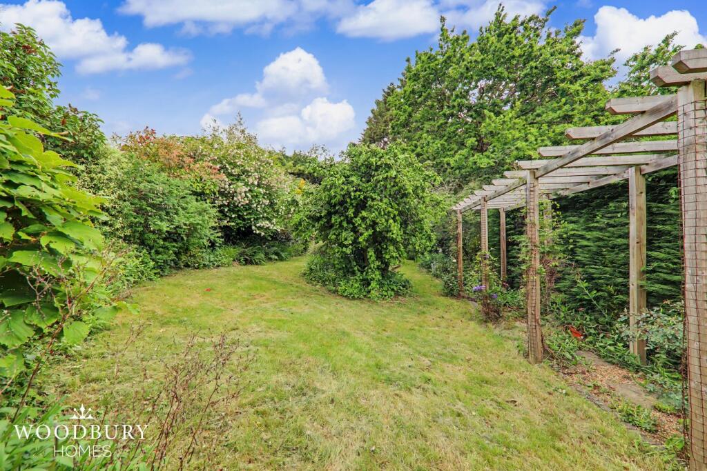 Stradbroke Grove, Buckhurst Hill, IG9 photo 4