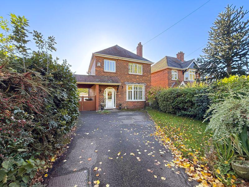 3-bed detached on Stockhay Lane, Hammerwich, WS7 0JE, £400,000