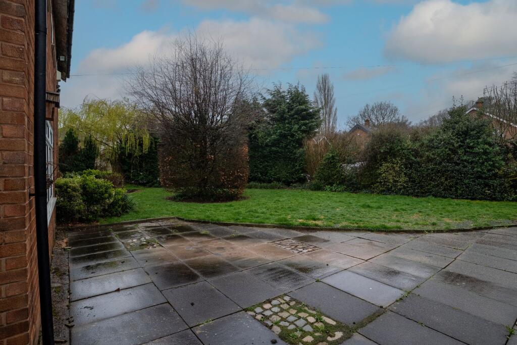 Main image of property: Lings Walk, Manchester