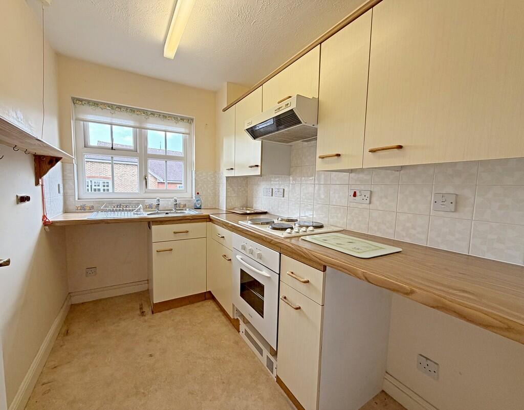 Apartment in Horsham, Billingshurst - View 4