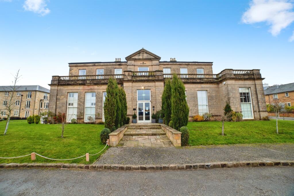 2-bed flat on Berry Hill Lane, Mansfield, £170,000