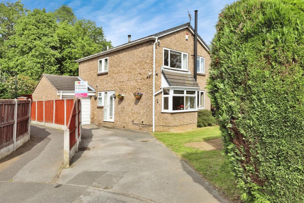4-bed detached on Glade View, Kirk Sandall, Doncaster, £250,000