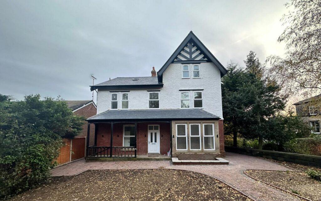 Main image of property: Flat 2, Claremont Drive, Headingley, Leeds, LS6 4ED