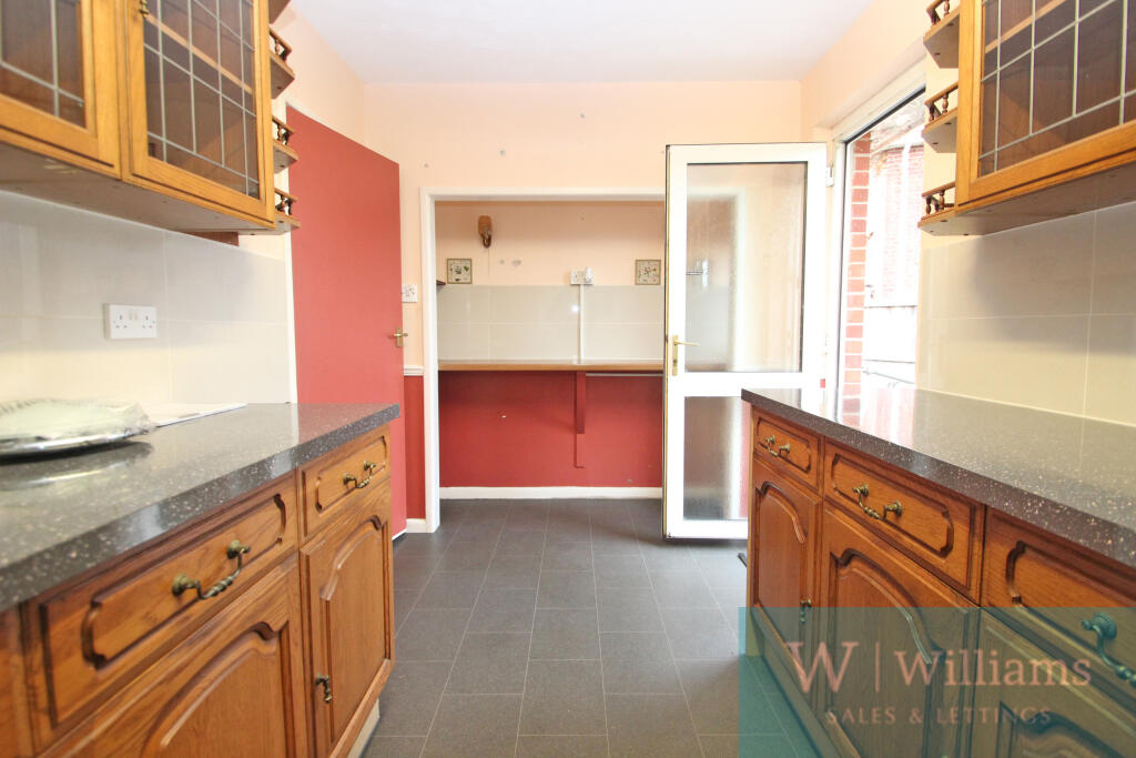 House in Sandown, Lake - View 4