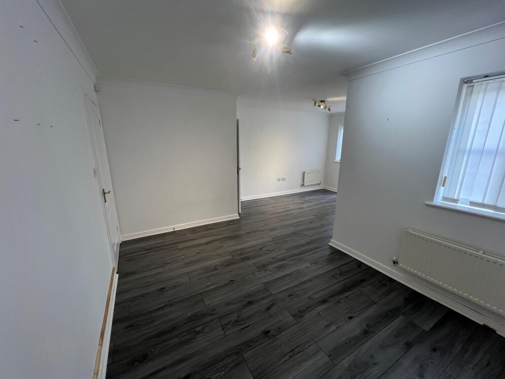 House in Cardiff, St Mellons, Trowbridge - View 5