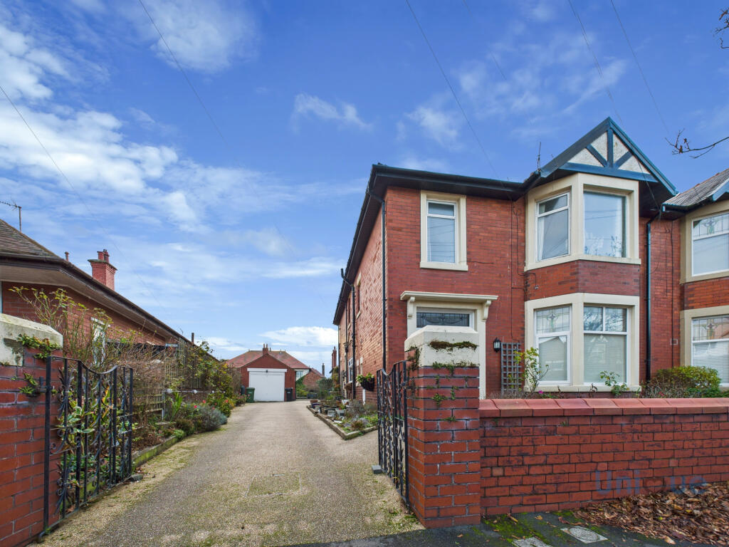 2-bed flat on 3 Chatsworth Road, Lytham St. Annes, Lancashire, FY8, £195,000