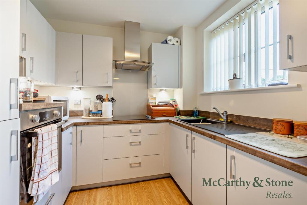 Foxglove Place, Willand Road, Cullompton photo 3