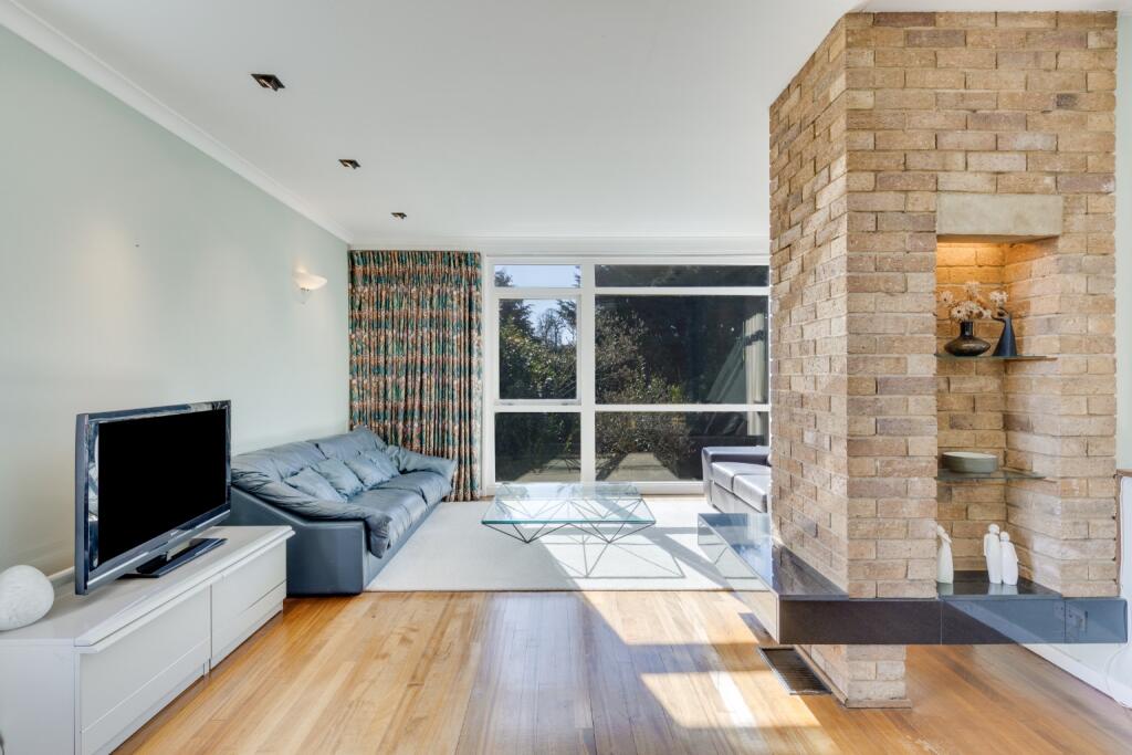Willow Grove, Welwyn Garden City, Hertfordshire, AL8 7NA photo 3