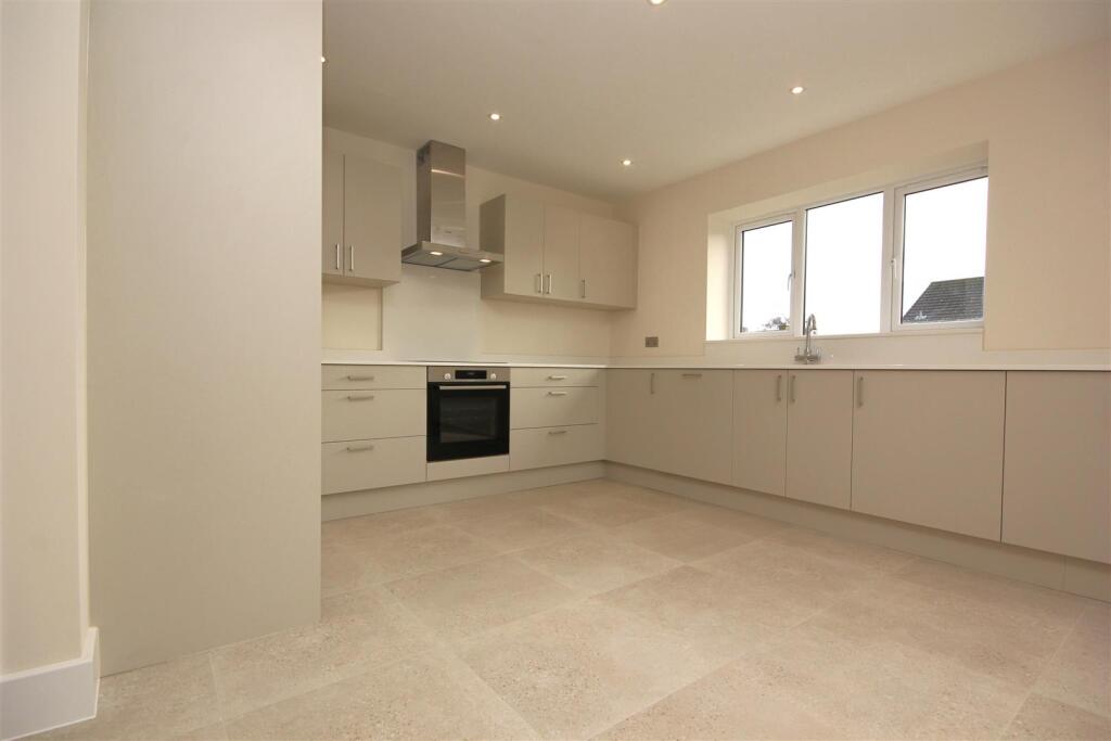 House in Rushden, North Northamptonshire - View 2