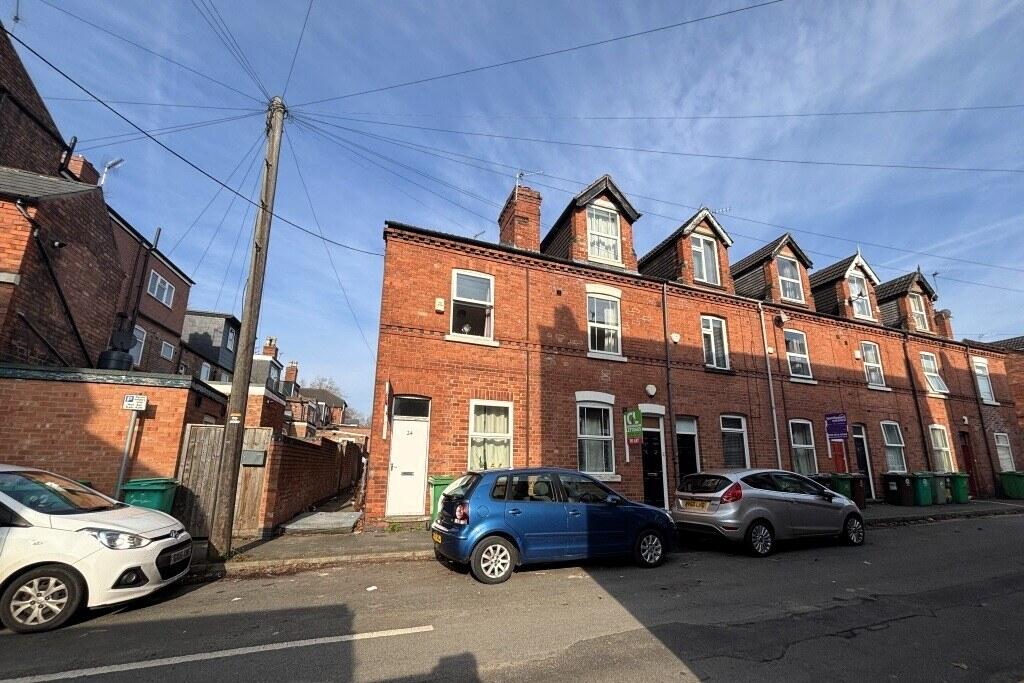 3-bed terraced on Mettham Street, Nottingham, NG7 1SH, £215,000