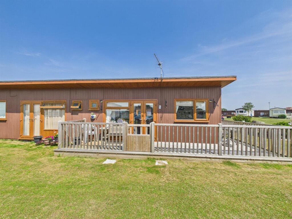 2-bed house on Mablethorpe Chalet Park, Links Avenue, Mablethorpe, £19,995