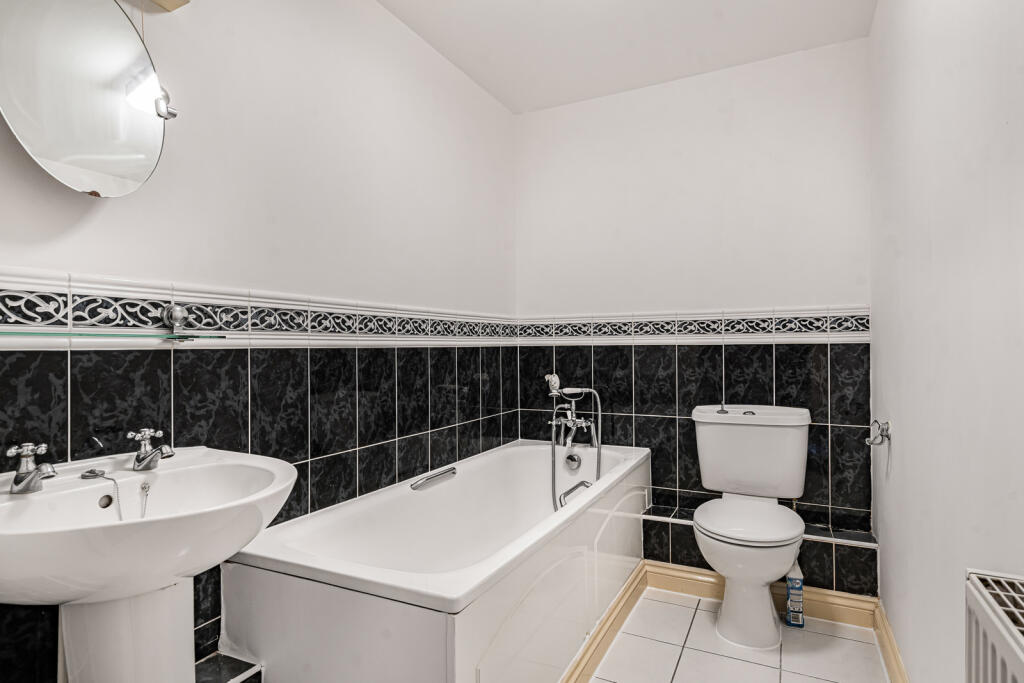 Apartment in Guildford - View 5
