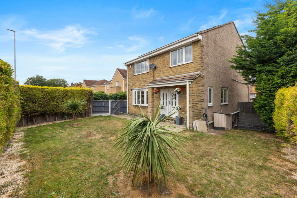 4-bed detached on The Steddles, Pontefract Road, Knottingley, £375,000