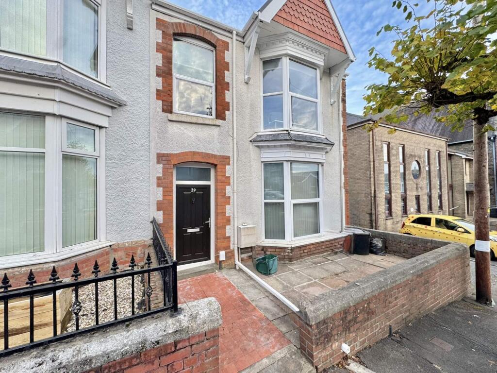 6-bed terraced on Ernald Place, Uplands, Swansea, City And County of Swansea., £379,995