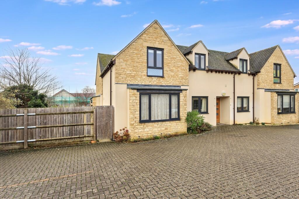 Main image of property: Warland Gardens, Kidlington, OX5 2FX