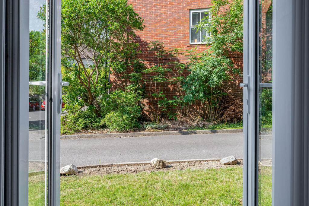 Apartment in Fareham, Whiteley, Locks Heath - View 2