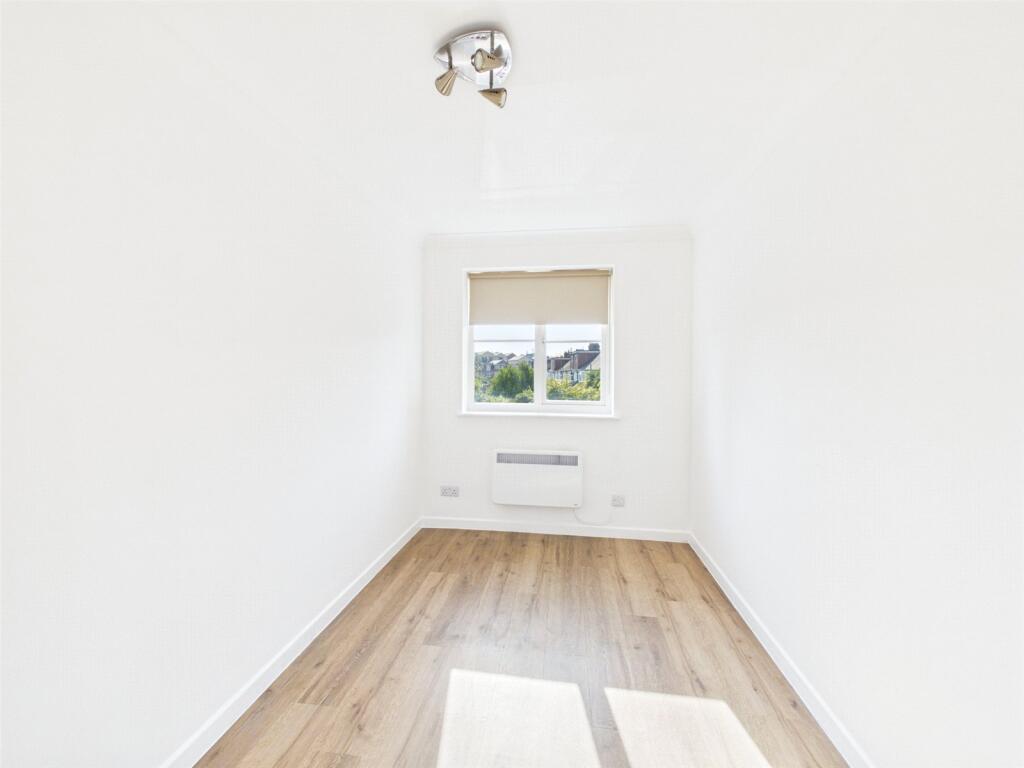 Apartment in Twickenham - More
