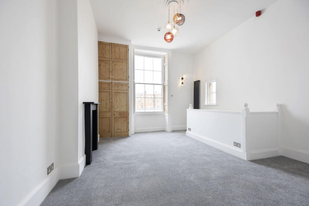 Apartment in Cheltenham, Gloucestershire - View 5