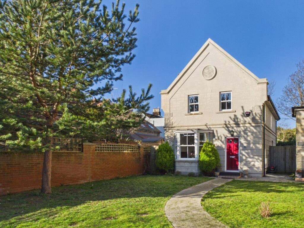 Main image of property: Brighton Road, Worthing, BN11 2EL